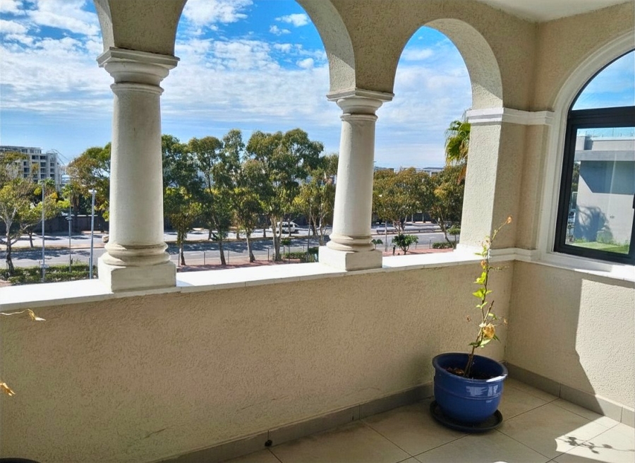 To Let 2 Bedroom Property for Rent in Green Point Western Cape